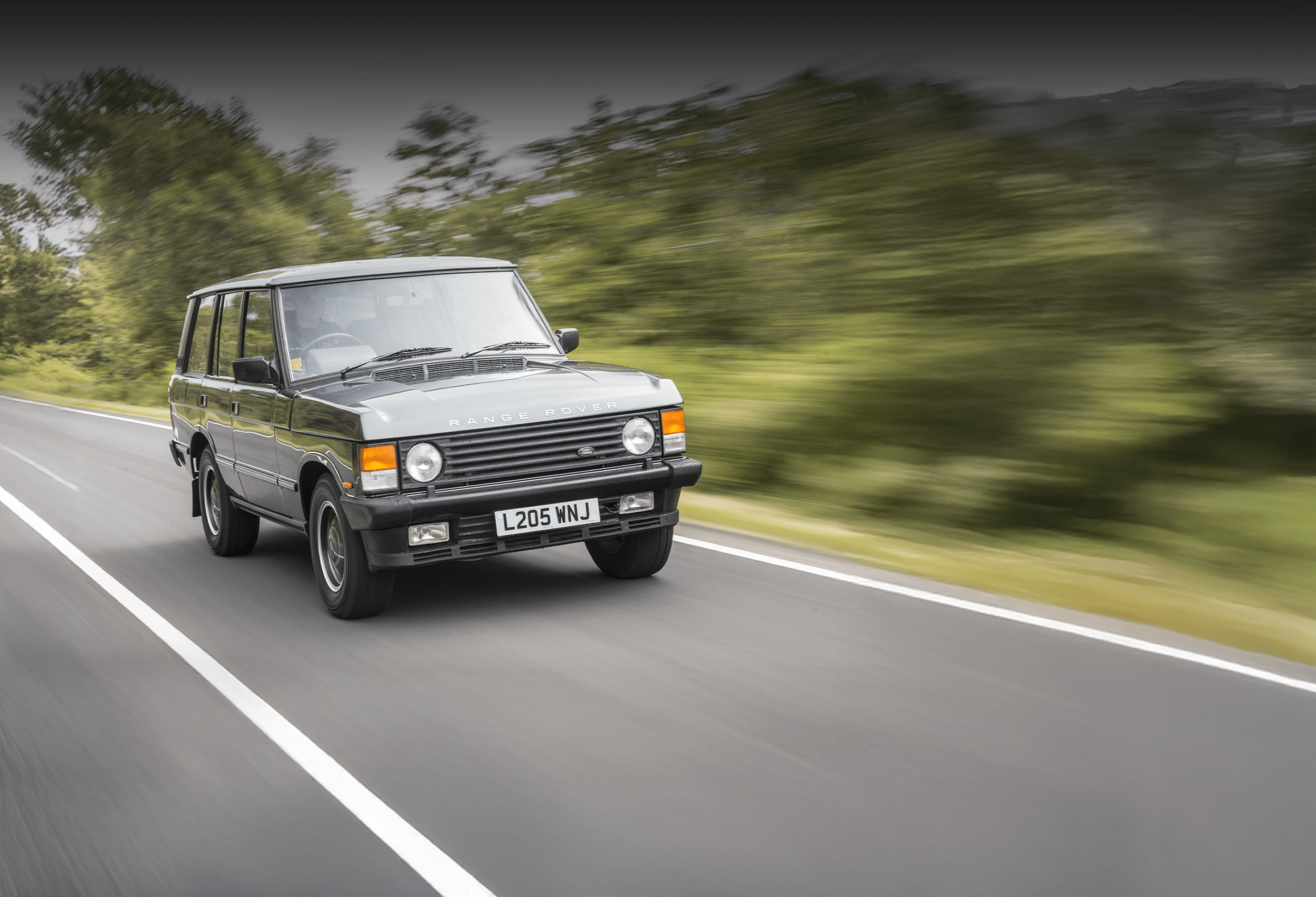 Classic Range Rover 'L205 WNJ' driving at speed.